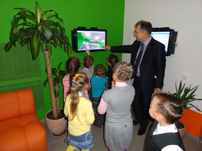 Фото к Дошкольники в гостях у инфоцентра изучали космос