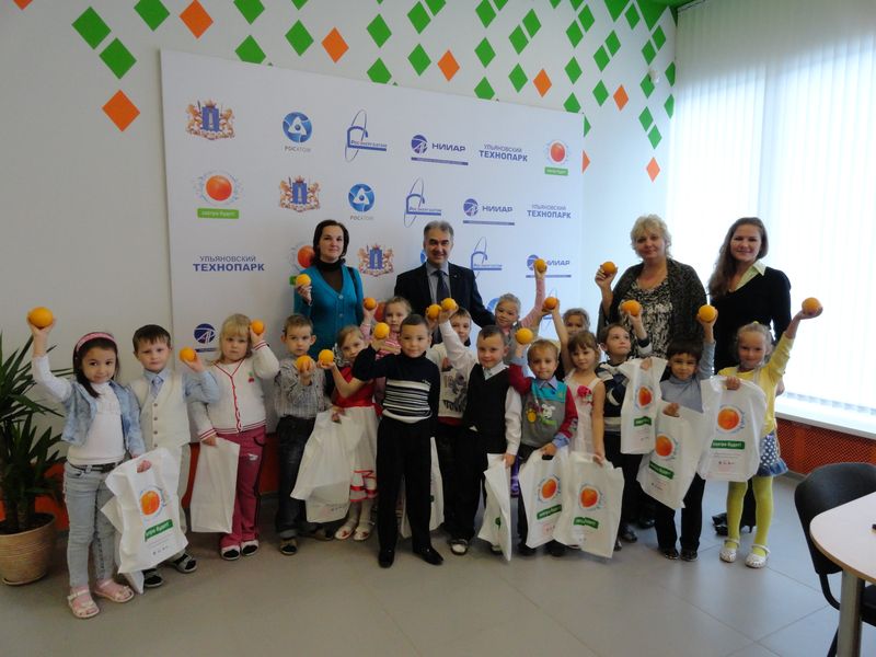 Фото к Дошкольники в гостях у инфоцентра изучали космос