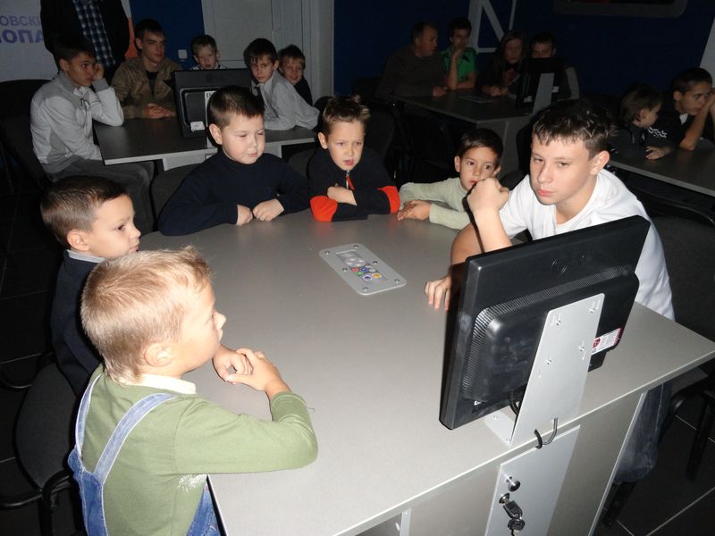 Фото к Юные каратисты  в гостях у  информационного центра