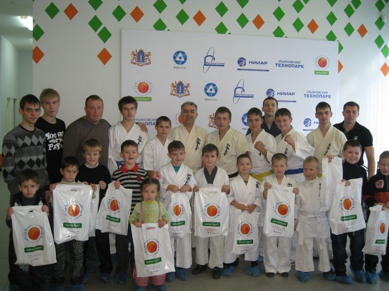 Фото к Юные каратисты  в гостях у  информационного центра