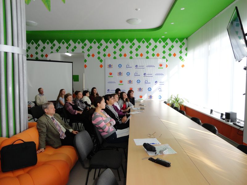 Фото к «Атомные встречи» для педагогов СОШ стартовали в ульяновском информационном центре.