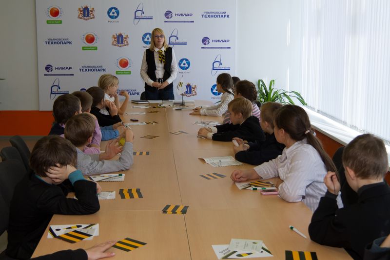 Фото к Уроки мобильной грамотности в информационном центре