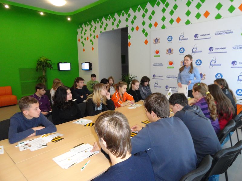 Фото к «Осторожно мошенники!». Исследование мобильной грамотности школьников в информационном центре