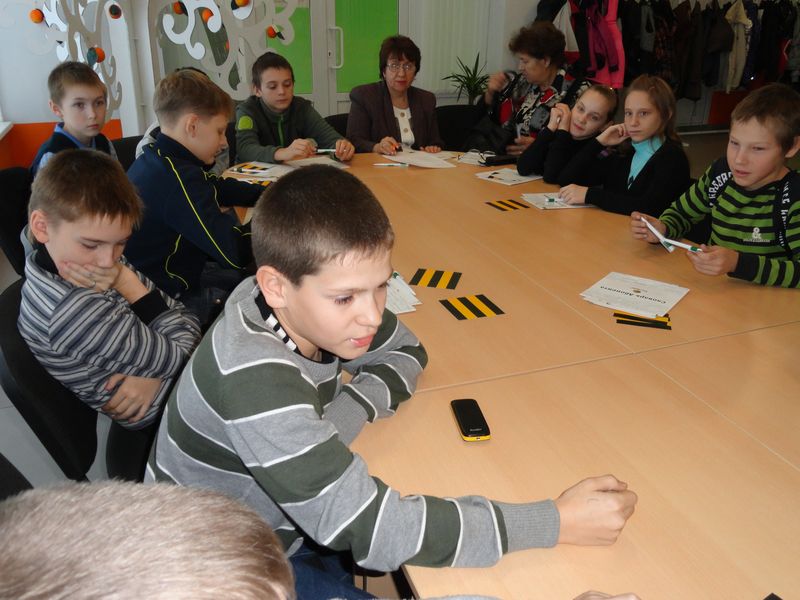 Фото к «Осторожно мошенники!». Исследование мобильной грамотности школьников в информационном центре