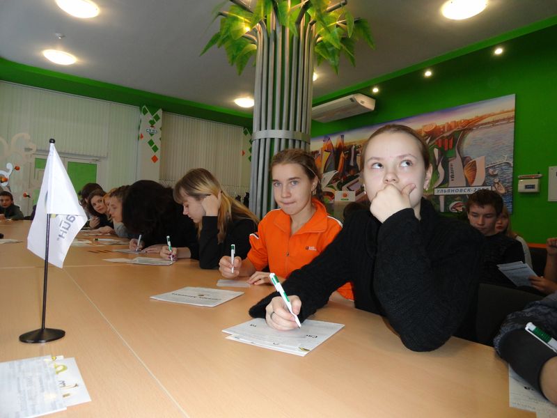 Фото к «Осторожно мошенники!». Исследование мобильной грамотности школьников в информационном центре