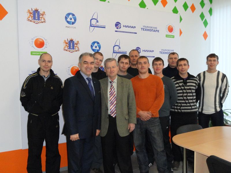 Фото к Кировские спасатели в гостях у информационного центра по атомной энергии