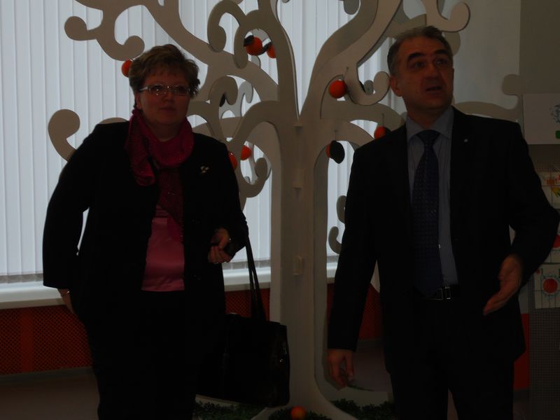 Фото к Специальный представитель по международному культурному сотрудничеству в гостях  у информационного центра