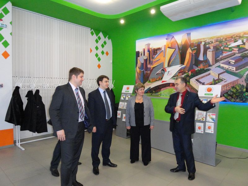 Фото к Заместитель министра экономического развития РФ посетил информационный центр.