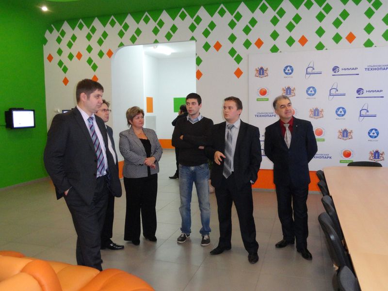 Фото к Заместитель министра экономического развития РФ посетил информационный центр.