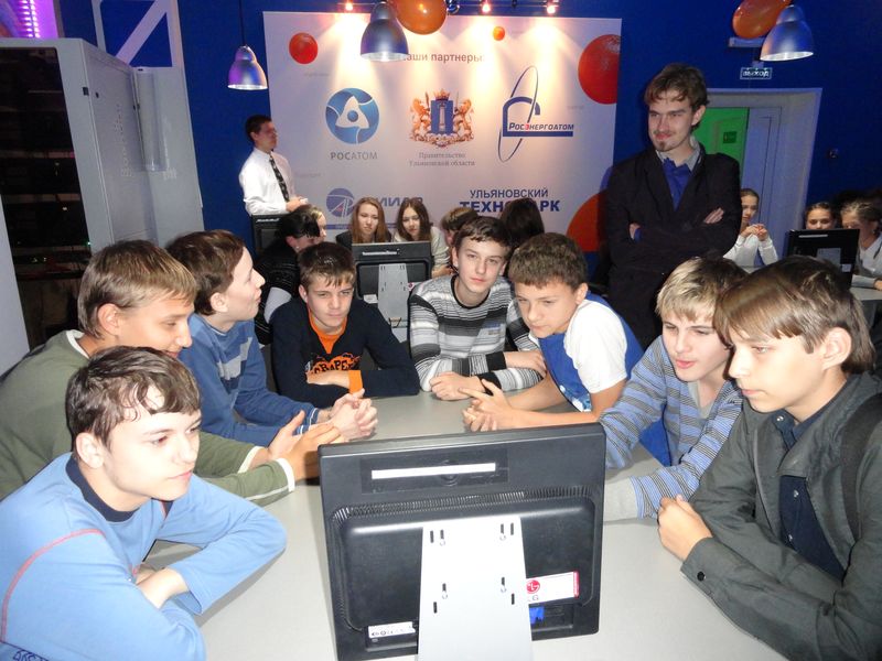 Фото к Ульяновский инфоцентр отметил День работника атомной отрасли