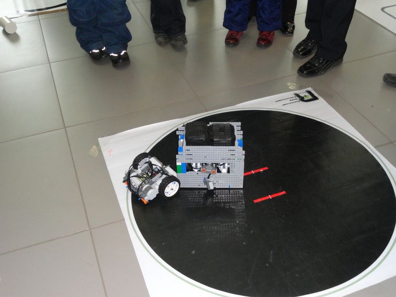 Фото к Городские соревнования по робототехнике