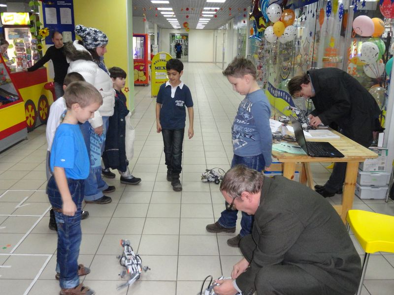 Фото к Умный стол ИЦАО на городском Дне логических игр