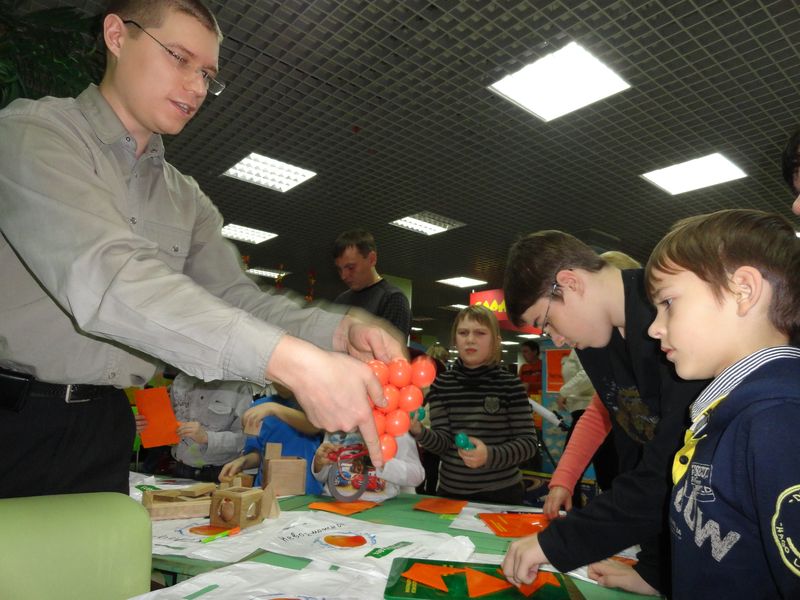 Фото к Умный стол ИЦАО на городском Дне логических игр