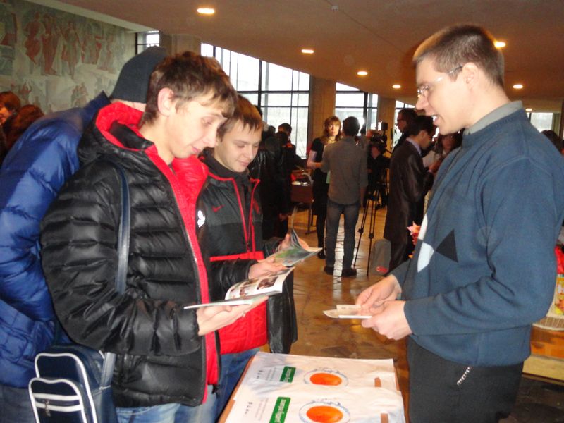 Фото к Информационный центр принял участие в акции «Звезды против ВИЧ!»