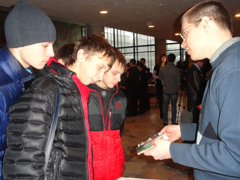 Фото к Информационный центр принял участие в акции «Звезды против ВИЧ!»