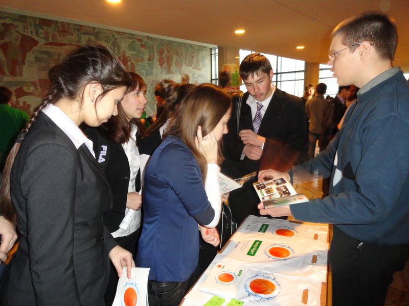 Фото к Информационный центр принял участие в акции «Звезды против ВИЧ!»