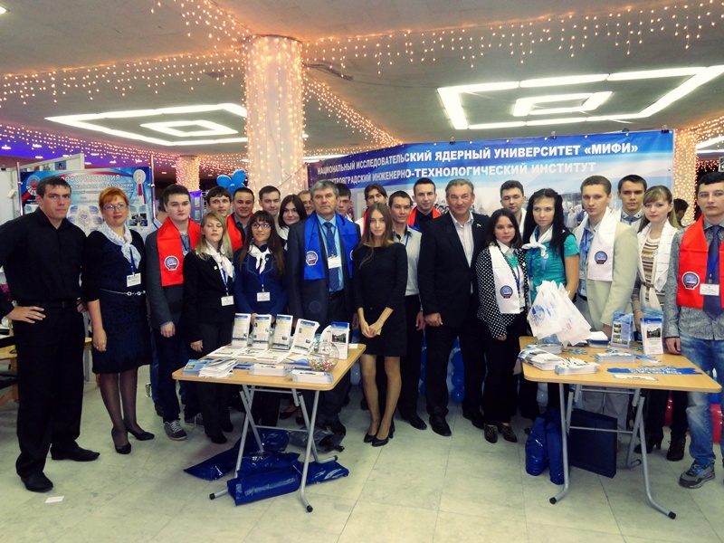 Фото к Информационный центр на первом съезде выпускников и молодых специалистов