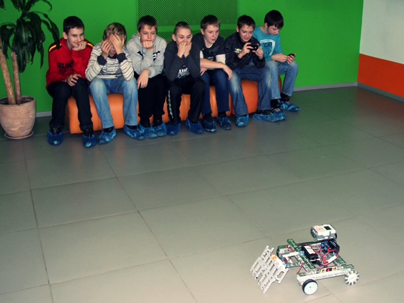 Фото к Каникулы с роботами и телескопами