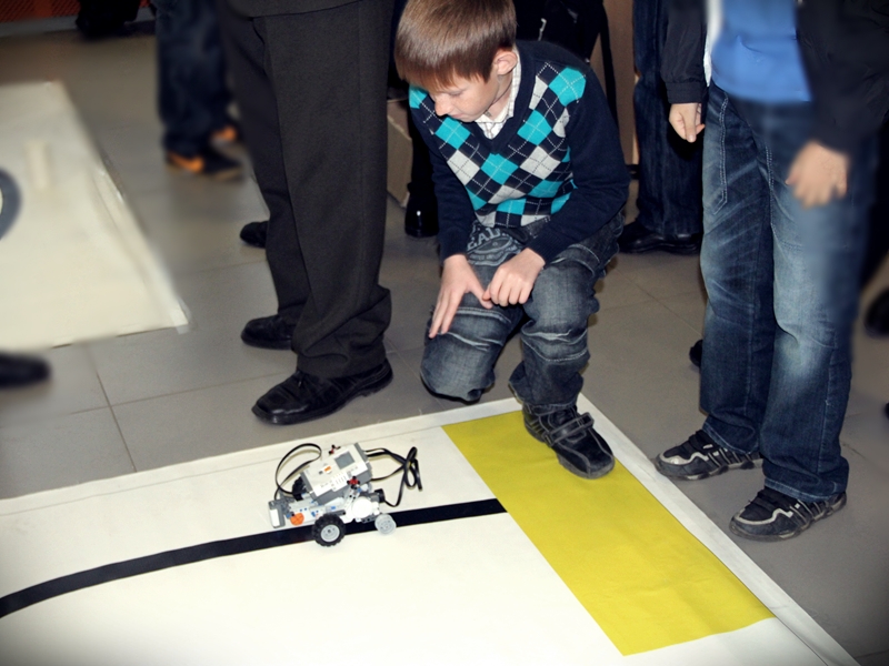 Фото к Соревнования по робототехнике прошли в информационном центре атомной отрасли