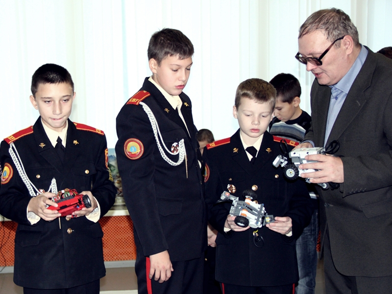 Фото к Соревнования по робототехнике прошли в информационном центре атомной отрасли