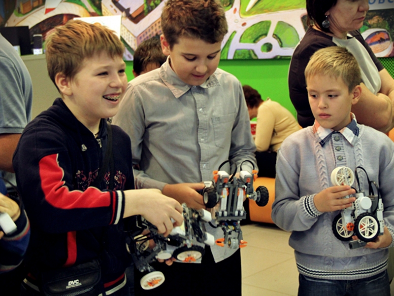 Фото к Соревнования по робототехнике прошли в информационном центре атомной отрасли