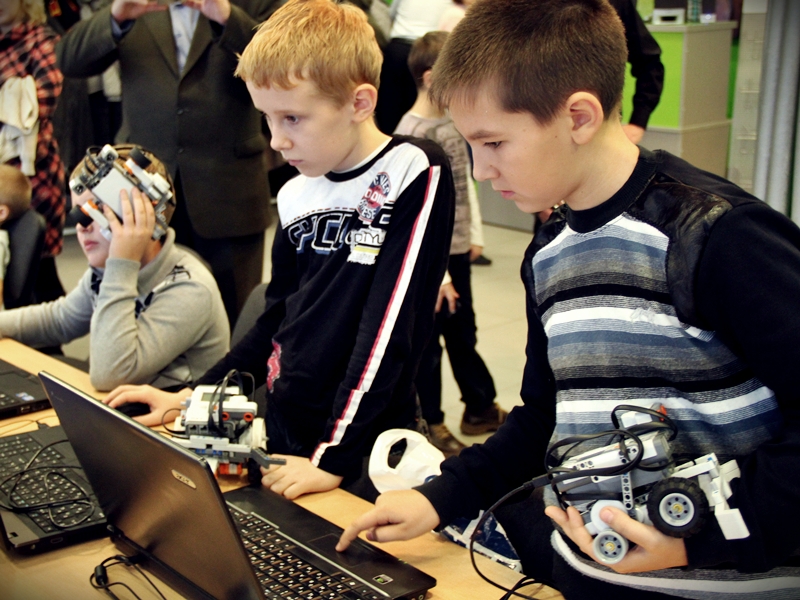 Фото к Соревнования по робототехнике прошли в информационном центре атомной отрасли