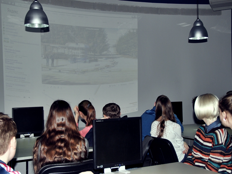 Фото к IT-классы для школьников в информационном центре