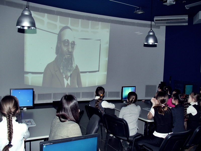 Фото к Вместе с информационным центром атомной отрасли разносторонние знания получили 650 школьников города и области