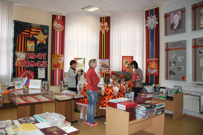 Фото к Я знаю от папы, я знаю от деда, девятого мая пришла к нам Победа!