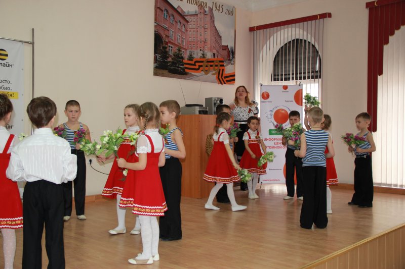 Фото к Я знаю от папы, я знаю от деда, девятого мая пришла к нам Победа!