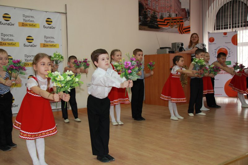 Фото к Я знаю от папы, я знаю от деда, девятого мая пришла к нам Победа!