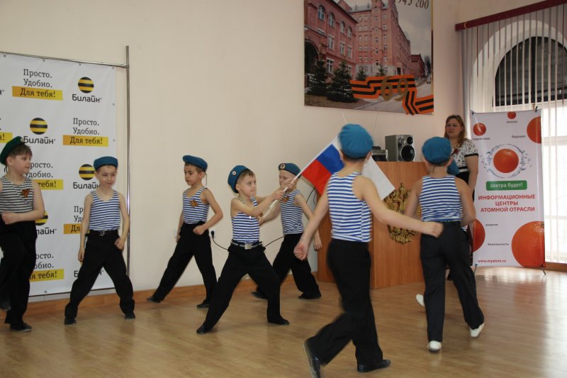 Фото к Я знаю от папы, я знаю от деда, девятого мая пришла к нам Победа!