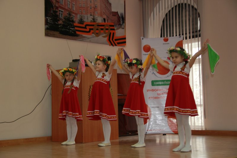 Фото к Я знаю от папы, я знаю от деда, девятого мая пришла к нам Победа!