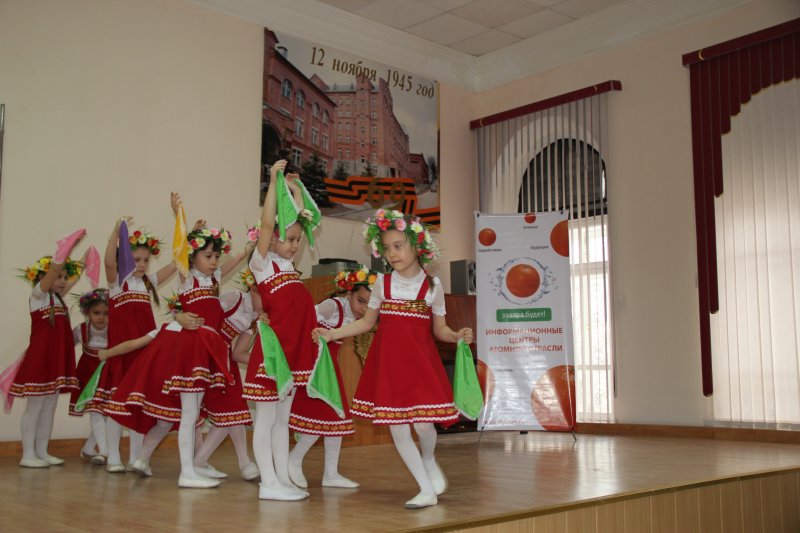 Фото к Я знаю от папы, я знаю от деда, девятого мая пришла к нам Победа!