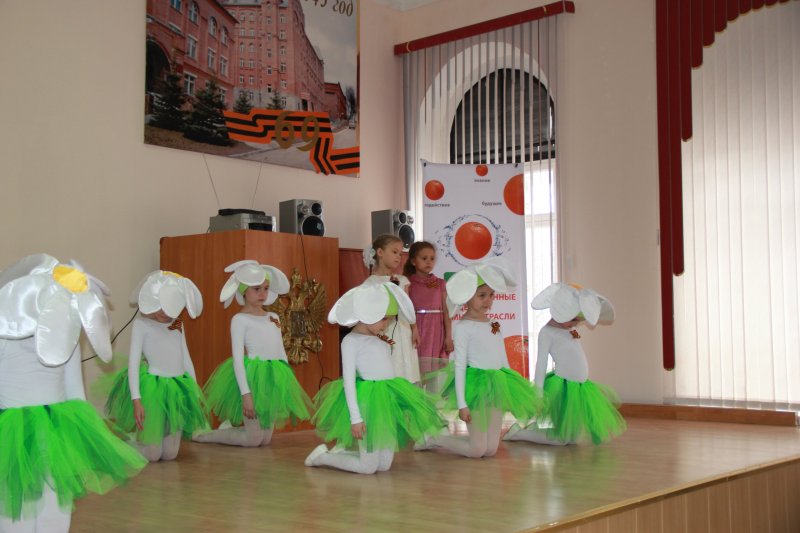 Фото к Я знаю от папы, я знаю от деда, девятого мая пришла к нам Победа!