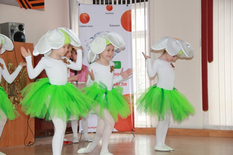 Фото к Я знаю от папы, я знаю от деда, девятого мая пришла к нам Победа!