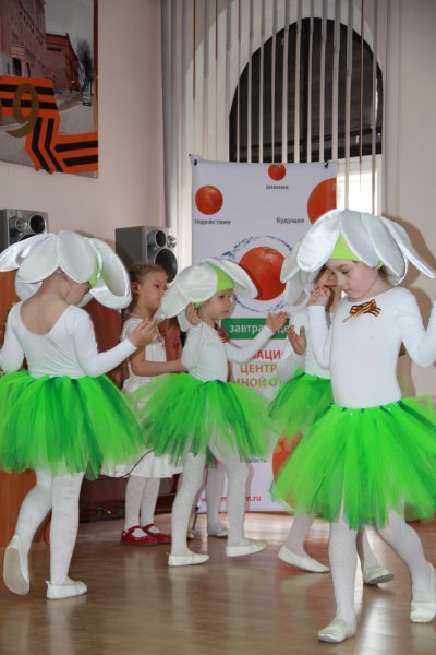 Фото к Я знаю от папы, я знаю от деда, девятого мая пришла к нам Победа!