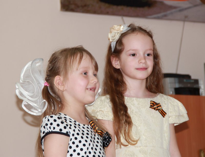 Фото к Я знаю от папы, я знаю от деда, девятого мая пришла к нам Победа!