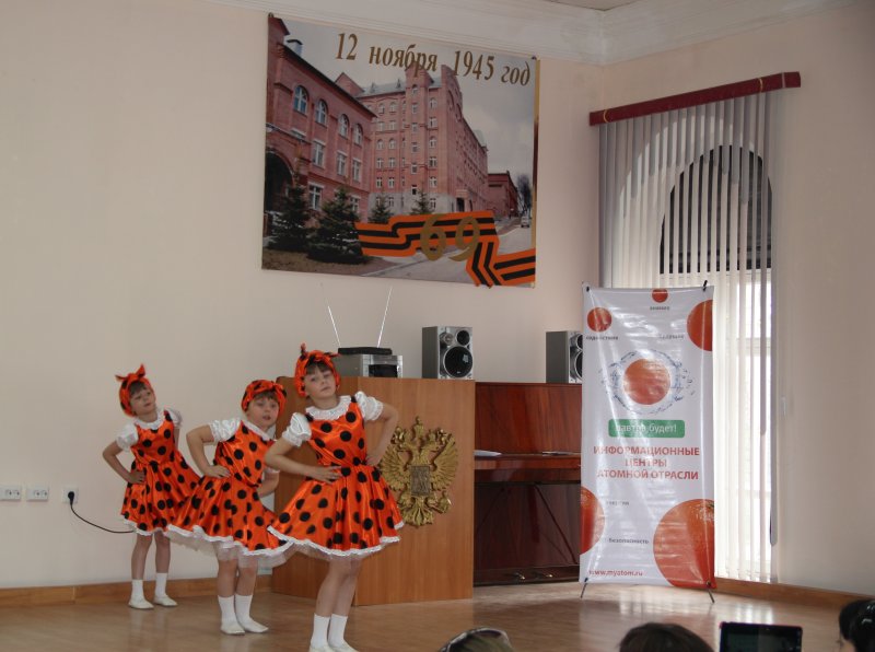 Фото к Я знаю от папы, я знаю от деда, девятого мая пришла к нам Победа!