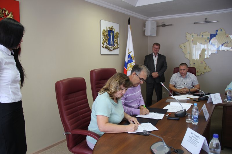 Фото к Подписано соглашение о сотрудничестве с уполномоченным по правам ребенка в Ульяновской области