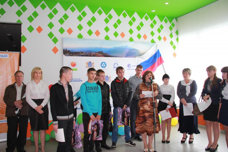 Фото к Более 420 человек отметили День знаний с информационным центров по атомной энергии Ульяновска