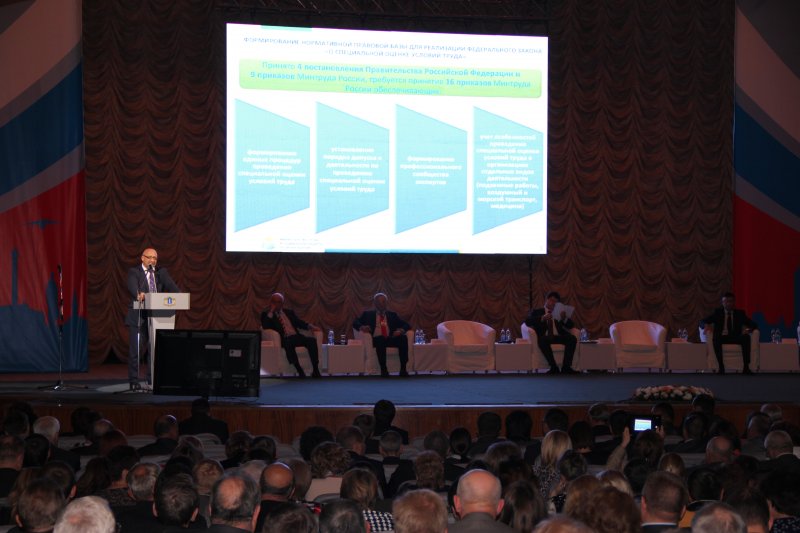 Фото к О перспективах и возможностях работы в атомной отрасли рассказали сотрудники АНО «ИЦАЭ» и ОАО «ГНЦ НИИАР» на втором областном трудовом форуме.