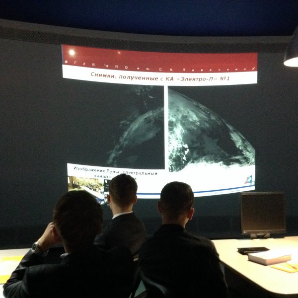 Фото к Ульяновские педагоги и школьники узнали о российских космических разработках на онлайн лекции в ИЦАЭ