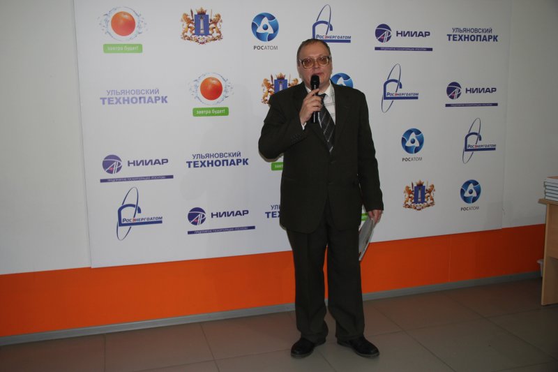 Фото к Сумо, большая и маленькая линия, шагающие роботы сражались в Информационном Центре по атомной энергии г. Ульяновска