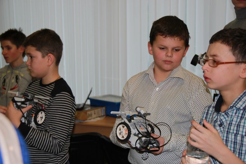 Фото к Сумо, большая и маленькая линия, шагающие роботы сражались в Информационном Центре по атомной энергии г. Ульяновска