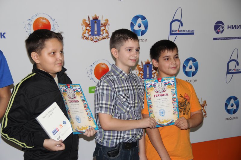 Фото к Сумо, большая и маленькая линия, шагающие роботы сражались в Информационном Центре по атомной энергии г. Ульяновска