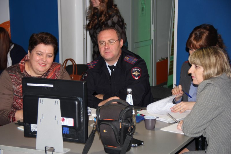 Фото к Школьники милицейских классов и правовой академии рассказали о своих гражданских правах и узнали о мирном атоме