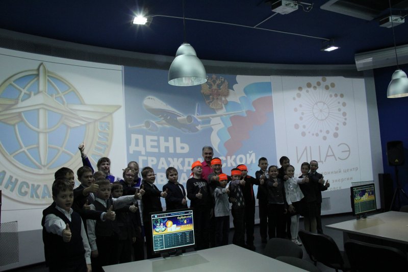 Фото к Более 100 ульяновских школьников проверили знание истории отечественной авиации