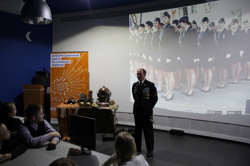 Фото к Командиры атомных подводных кораблей провели «Урок мужества» в ИЦАЭ для учащихся МБОУ СОШ № 15 «имени Героя Советского Союза Д. Я. Старостина»