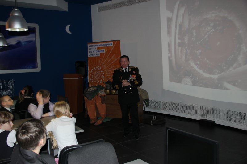 Фото к Командиры атомных подводных кораблей провели «Урок мужества» в ИЦАЭ для учащихся МБОУ СОШ № 15 «имени Героя Советского Союза Д. Я. Старостина»